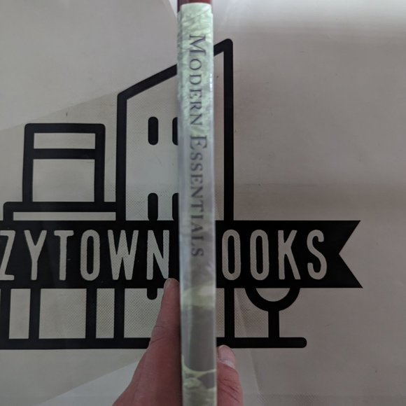 Modern Essentials *4th Edition* Contemporary Guide to the Therapeutic Use of Es - Picture 2 of 6